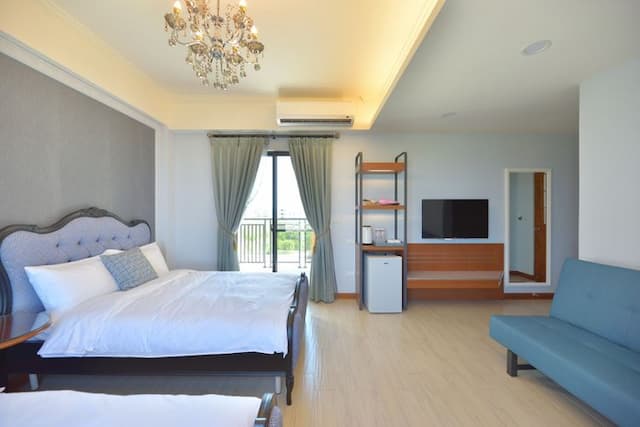 Dream-Classic Deep Blue Quadruple Room 302-4