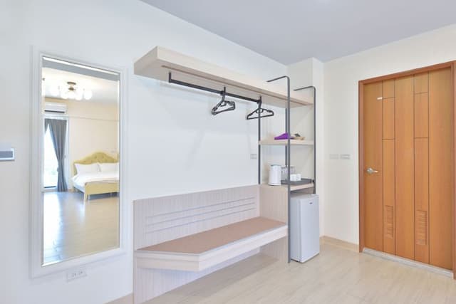 Dream-Ocean Blue and White Six-person Room 201-2