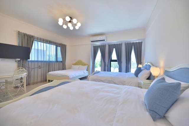 Dream-Ocean Blue and White Six-person Room 201-4