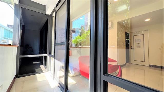 迷人旅居 l 市區|大房型x陽台|東大門夜市&公正包子-迷人雙人房大陽台-2B-10