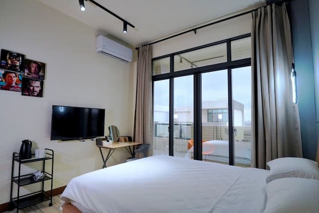 RUN aWAY guesthouse-301 JFK Double Room-3