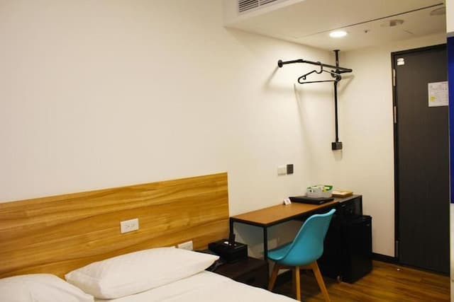 Yesing Hotel-Standard Double Room without Window-1