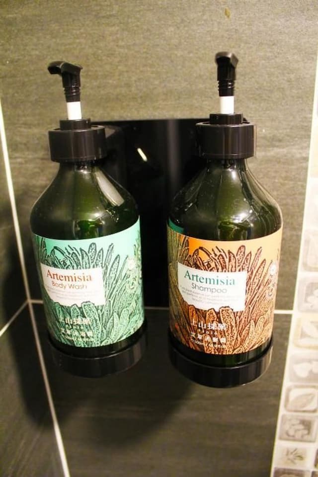 Yesing Hotel-Standard Quadruple Room without Window-4