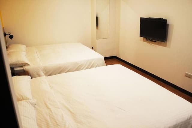 Yesing Hotel-Standard Quadruple Room without Window-2