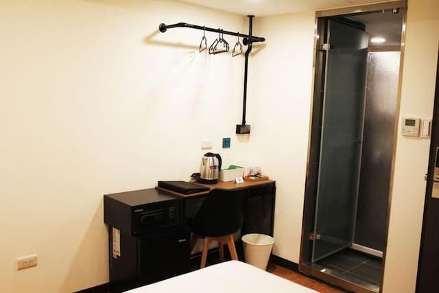 Yesing Hotel-Standard Quadruple Room without Window-3