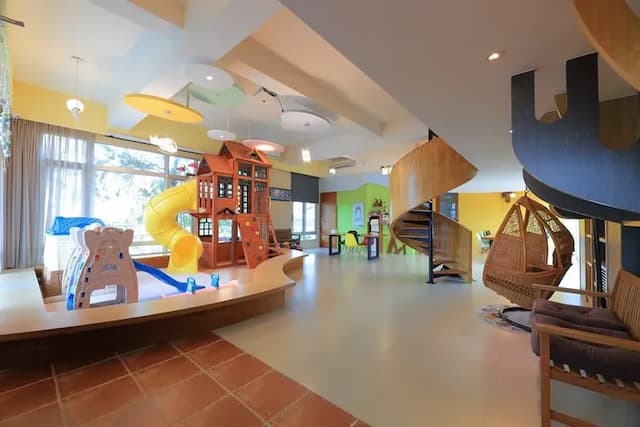 50坪大客廳(遊戲區/KTV/麻將桌/聚會大餐桌)